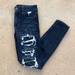 Dark wash ripped American Eagle Jeans // Size 2